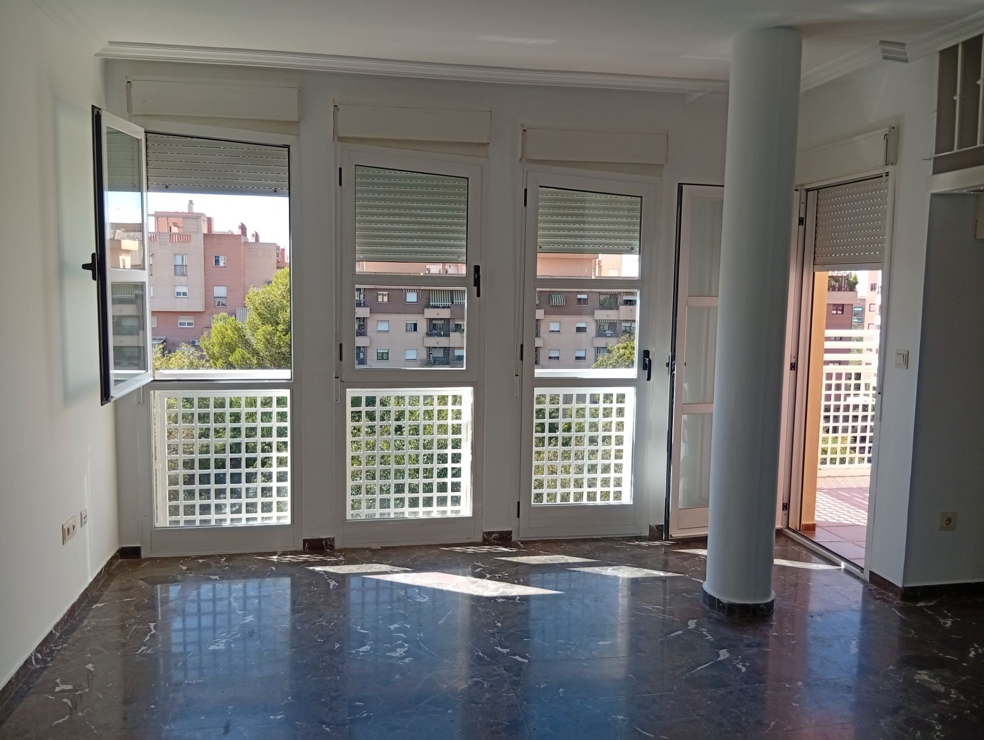 Duplex to rent in  Granada Capital  with Heating, Terrace and Balcony