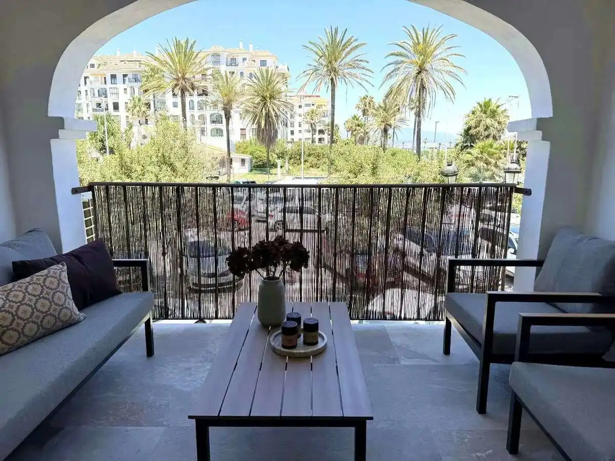 Wohnung mit Balkon zum Verkauf in Puerto de la Duquesa