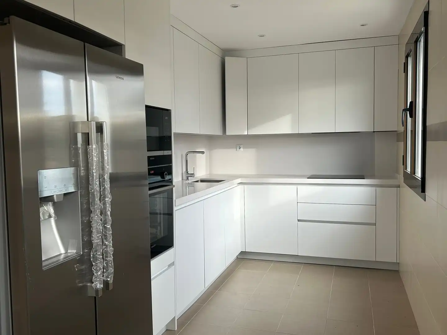 Cocina de Casa adosada de alquiler en Estepona con Aire acondicionado, Trastero y Piscina
