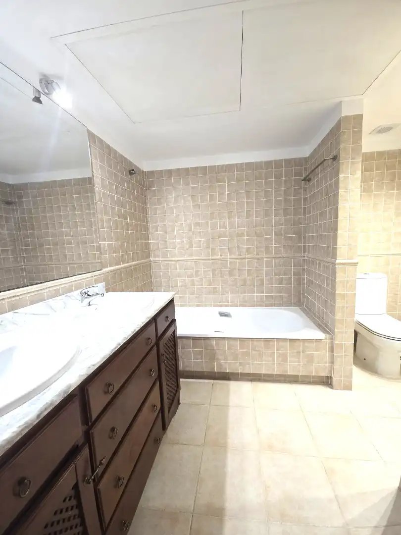 Baño de Casa adosada en venta en Marbella con Aire acondicionado, Calefacción y Terraza