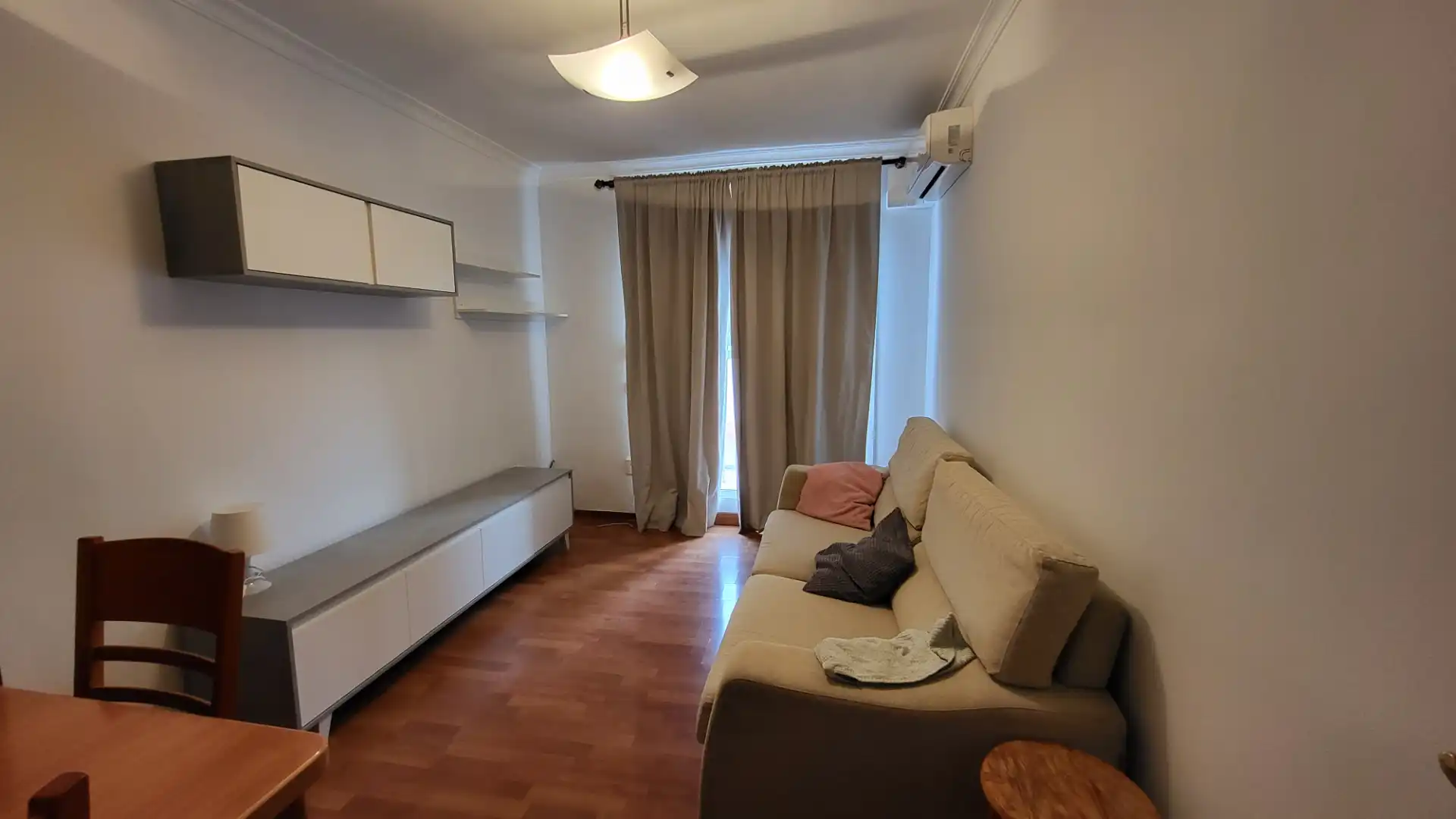 Wohnzimmer von Dachboden zur Miete in Ripollet mit Klimaanlage, Terrasse und Möbliert