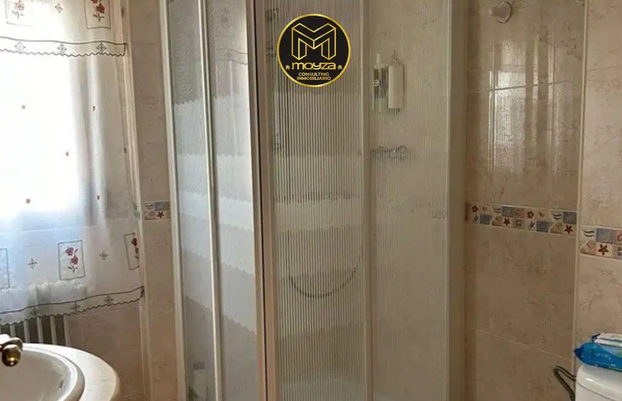 Bathroom of Flat for sale in Jaén  with Air Conditioner, Heating and Terrace