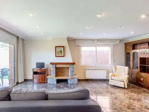 Casa aparellada amb terrassa en venda a Carrer Puigmal, imagen 14
