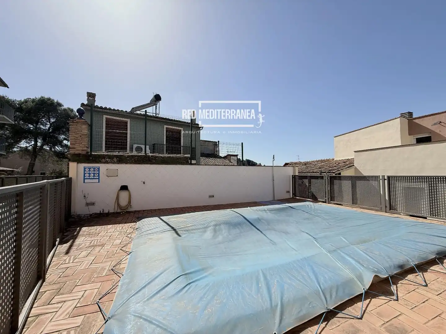 Vista exterior de Casa adosada en venda en Castelló de Rugat amb Piscina, Balcó i Piscina comunitària
