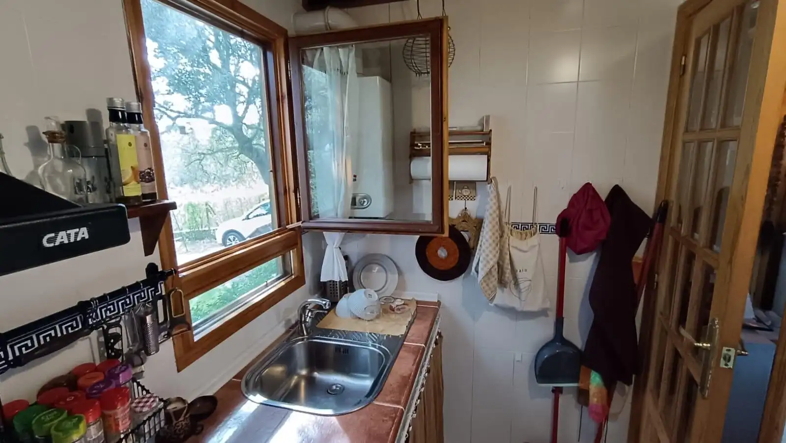 Cuina de Casa o xalet en venda en Palacios del Pan amb Calefacció, Jardí privat i Terrassa
