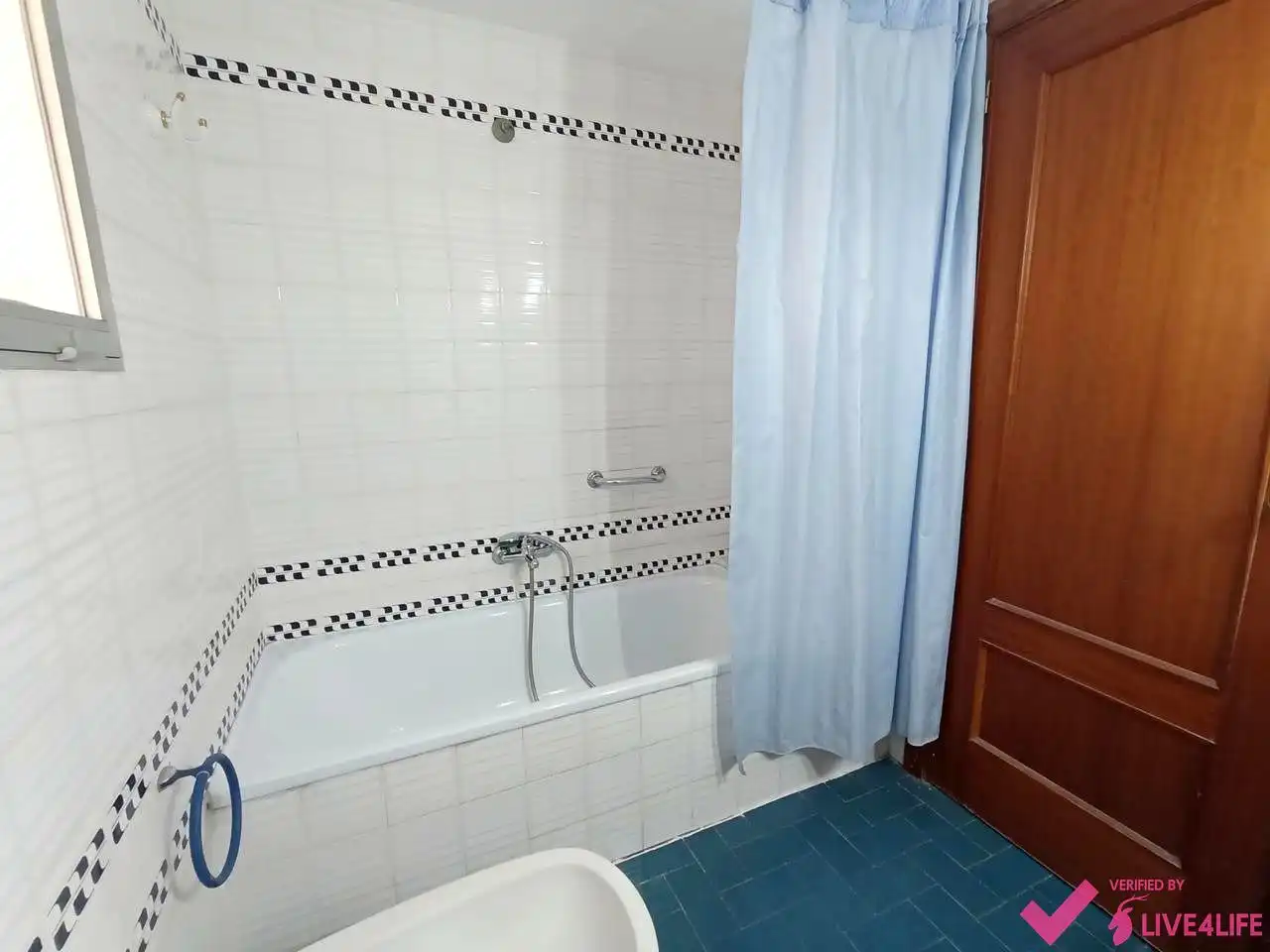 Baño de Piso de alquiler en Valencia con Aire acondicionado, Terraza y Amueblado
