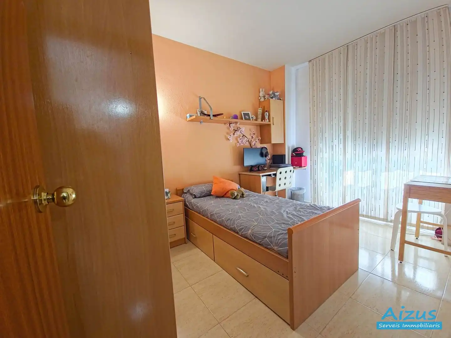 Habitación de Casa adosada en venta en Santa Perpètua de Mogoda con Aire acondicionado, Calefacción y Terraza