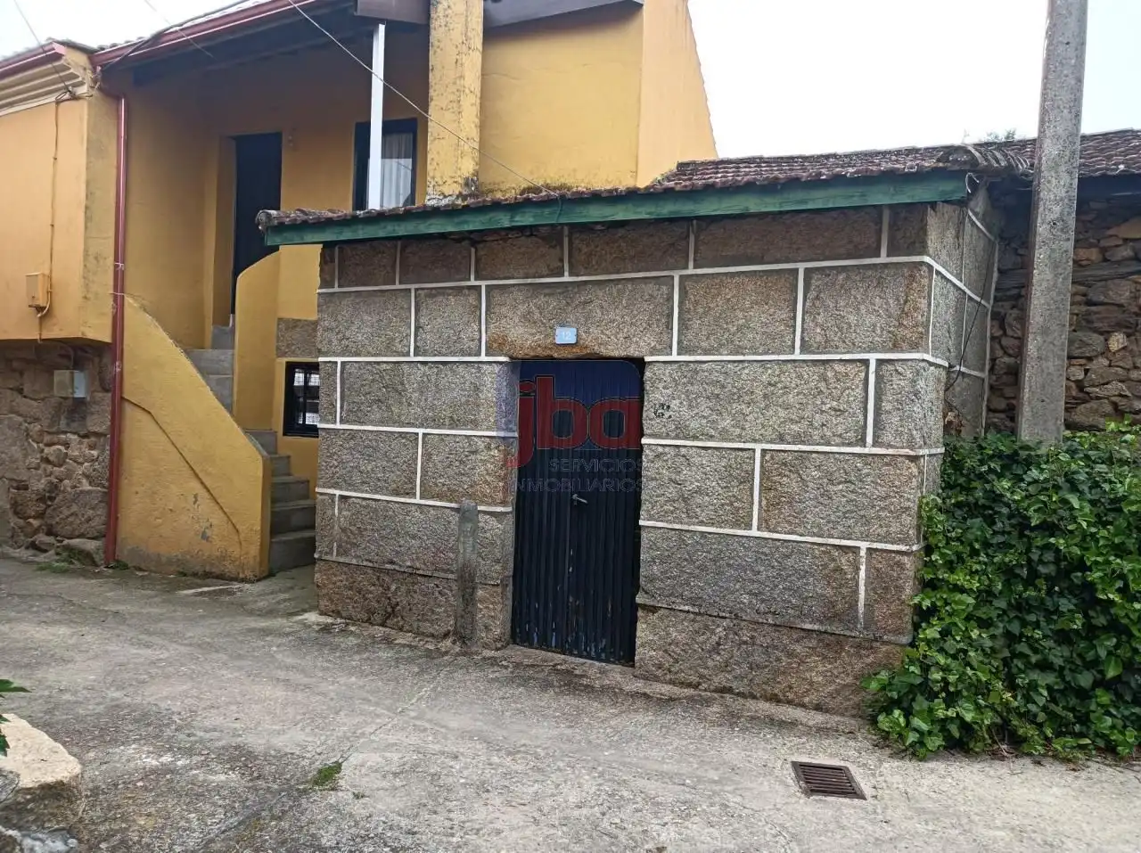 Vista exterior de Casa o chalet en venta en A Merca   con Calefacción, Trastero y Amueblado