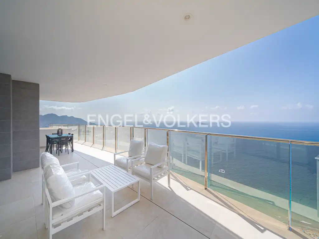 Terrasse von Dachboden zum Verkauf in Benidorm mit Klimaanlage, Privatgarten und Schwimmbad