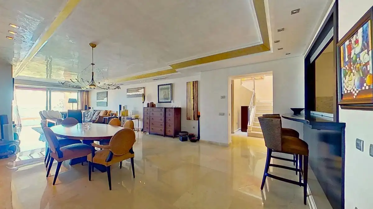Comedor de Ático en venta en Marbella con Aire acondicionado, Terraza y Sauna