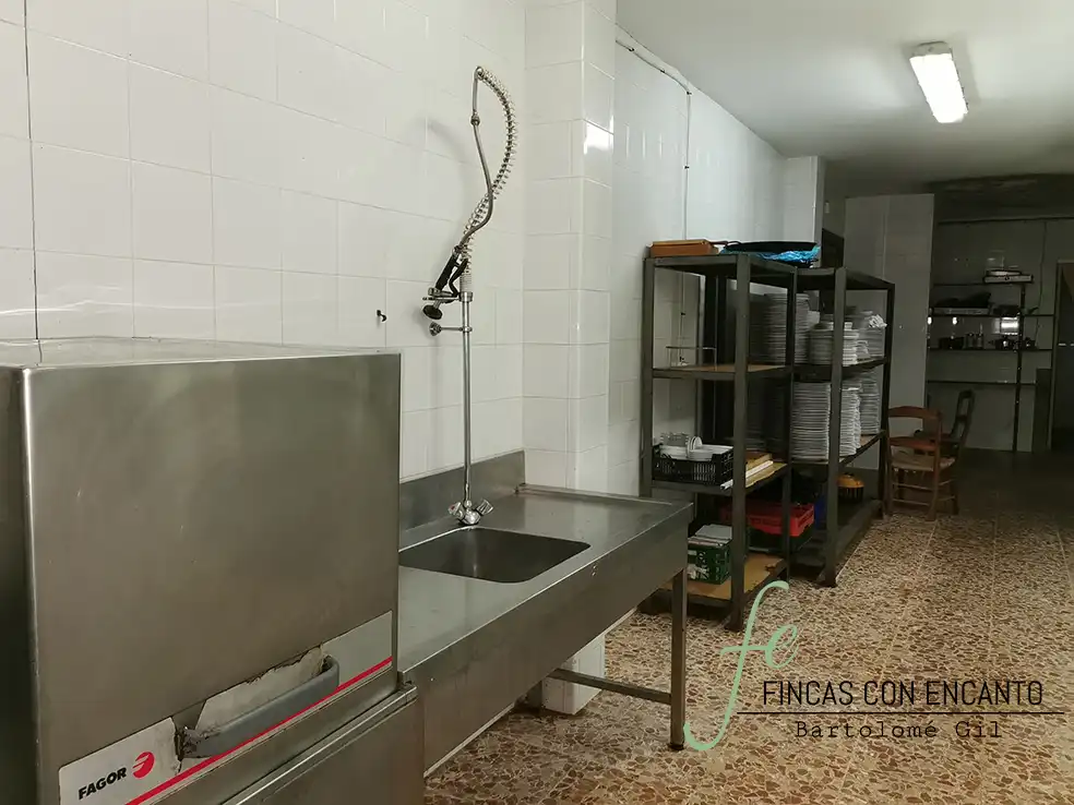 Cuina de Finca rústica en venda en Marchena amb Aire condicionat, Terrassa i Piscina