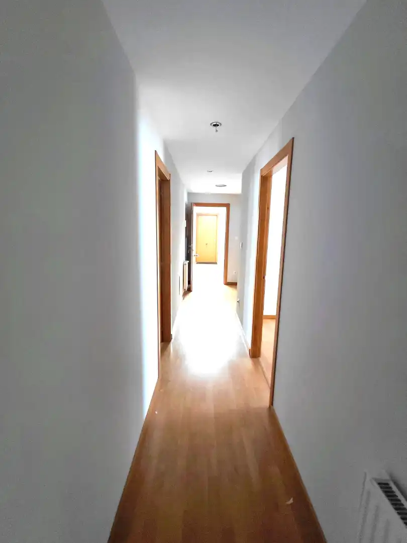 Piso en venta en Oleiros con Calefacción, Parquet y Trastero