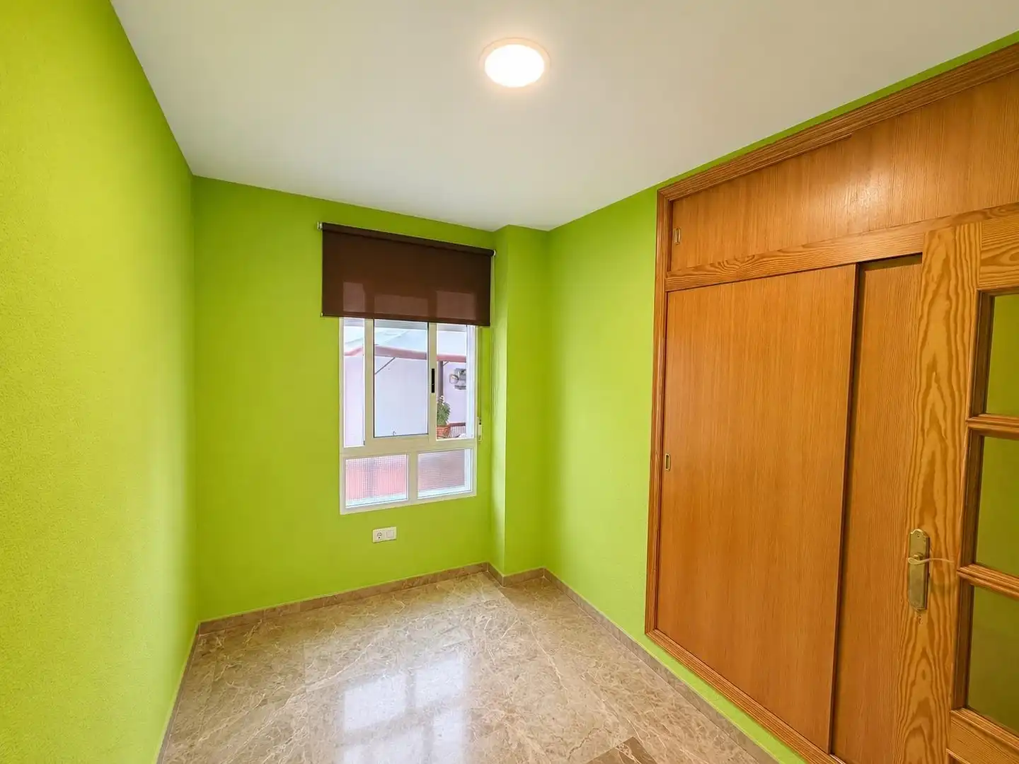 Habitación de Planta baja en venta en Alicante / Alacant con Terraza y Trastero