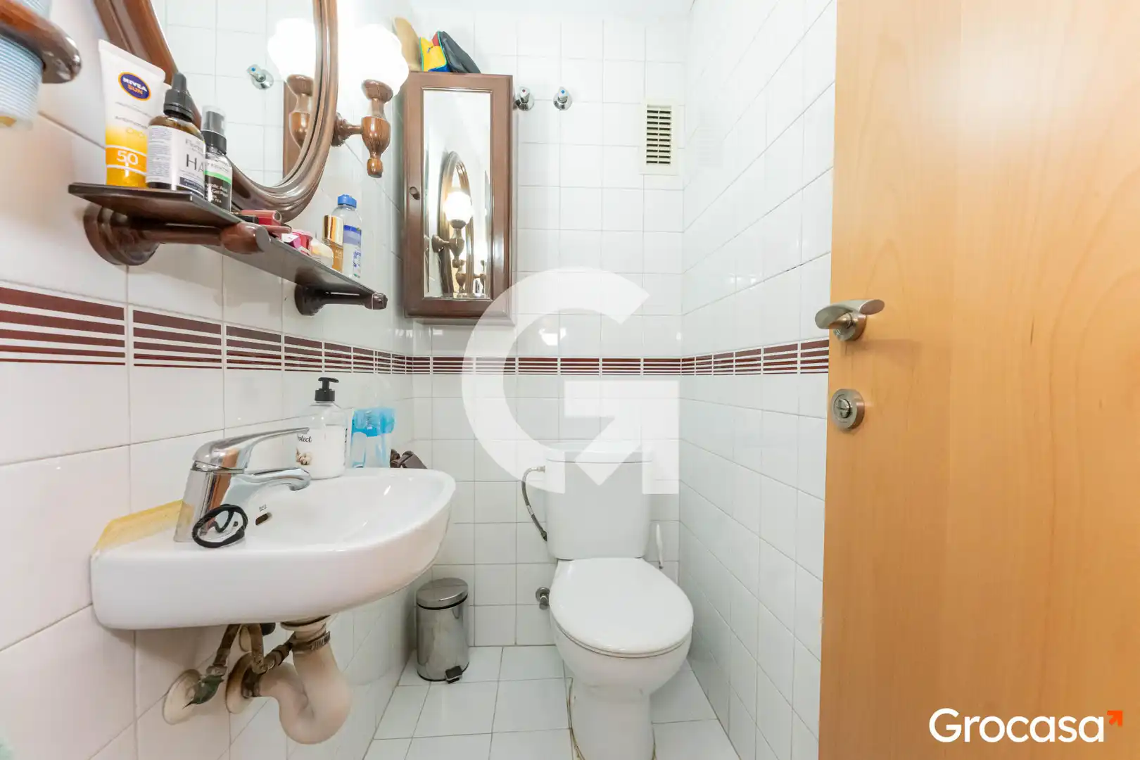 Bathroom of Flat for sale in Cornellà de Llobregat  with Air Conditioner, Heating and Balcony
