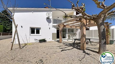 Casa renovada con 5 habitaciones y licencia turística en Empuriabrava, sector Peni., imatge 2