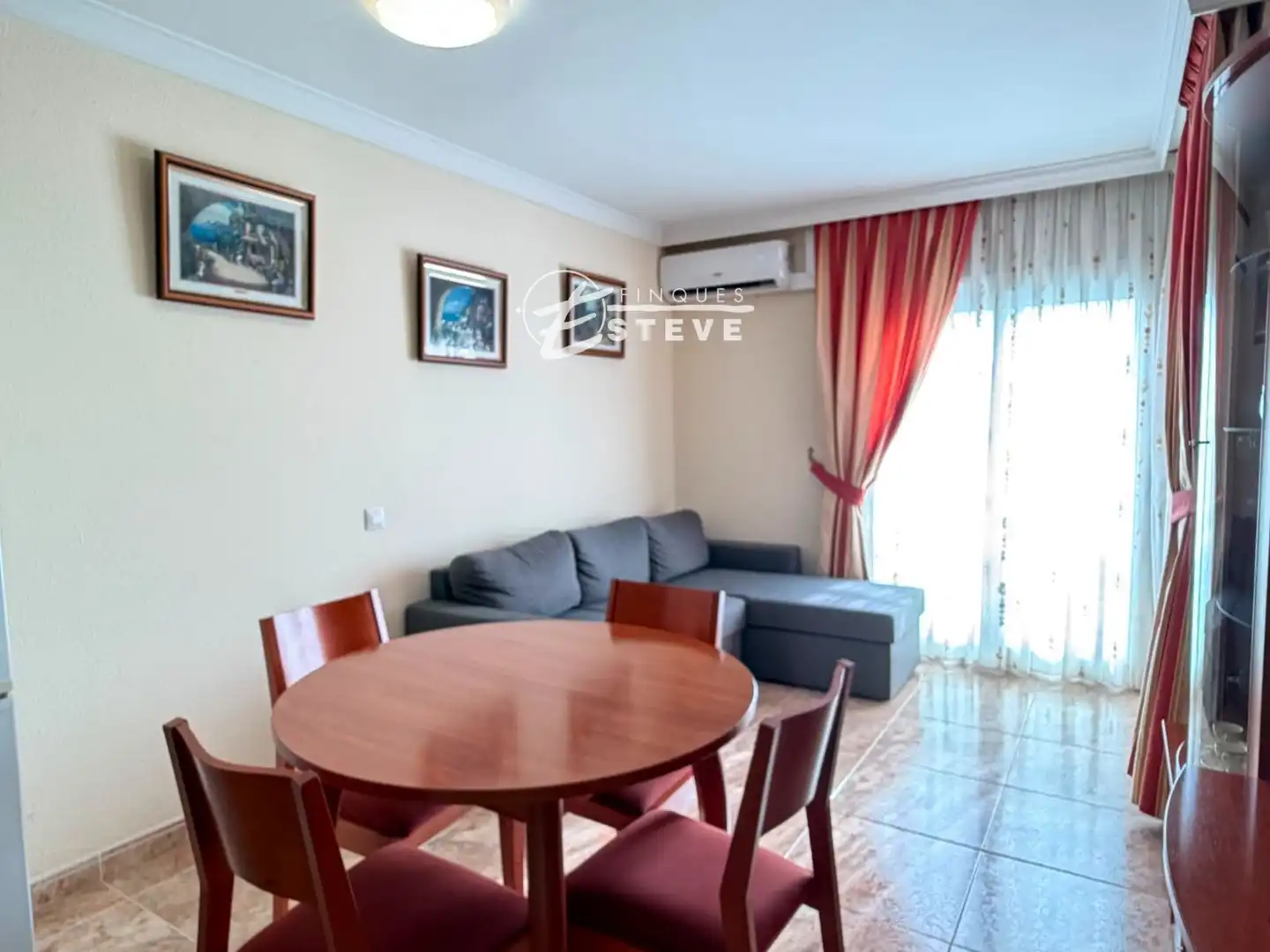 Wohnzimmer von Dachboden zum Verkauf in Calafell mit Klimaanlage, Heizung und Terrasse
