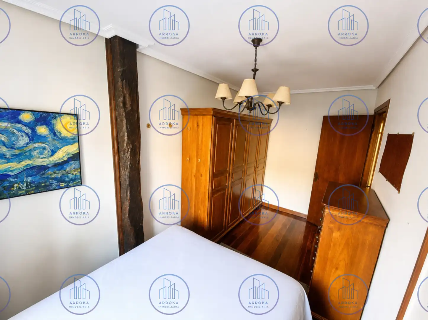 Schlafzimmer von Dachboden zum Verkauf in Beasain mit Heizung, Parkett und Möbliert