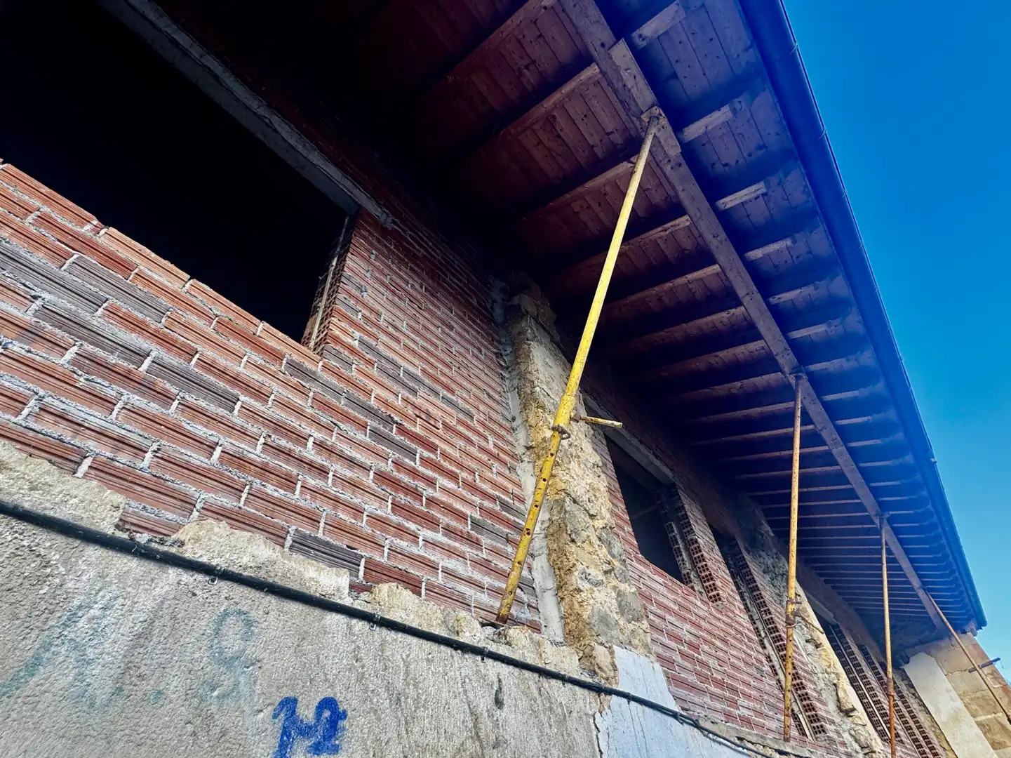 Vista exterior de Casa o xalet en venda en Villafufre amb Jardí privat