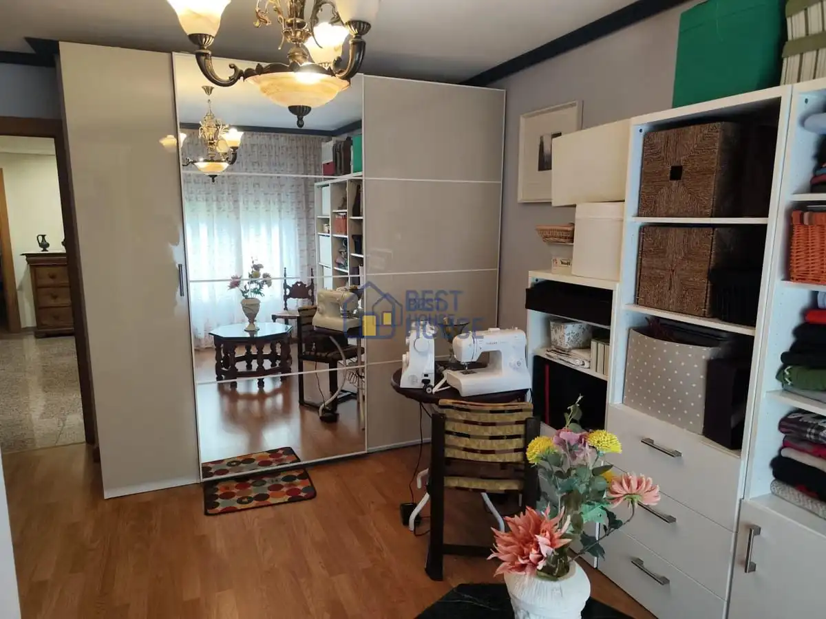 Dormitori de Casa o xalet en venda en San Andrés del Rabanedo amb Calefacció, Jardí privat i Parquet