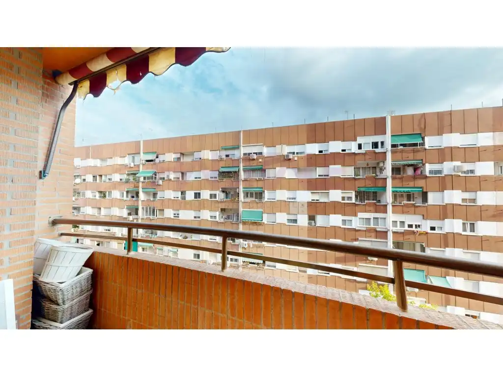 Vista exterior de Piso en venta en Quatre Carreres