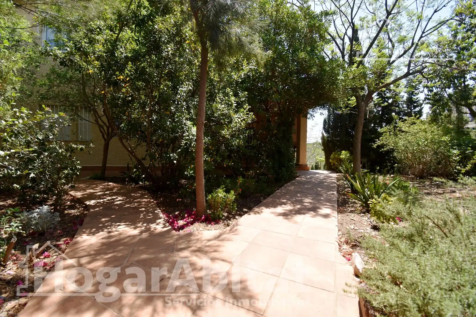 Garden of Houses for sale in Torrent  with Air Conditioner, Heating and Private garden