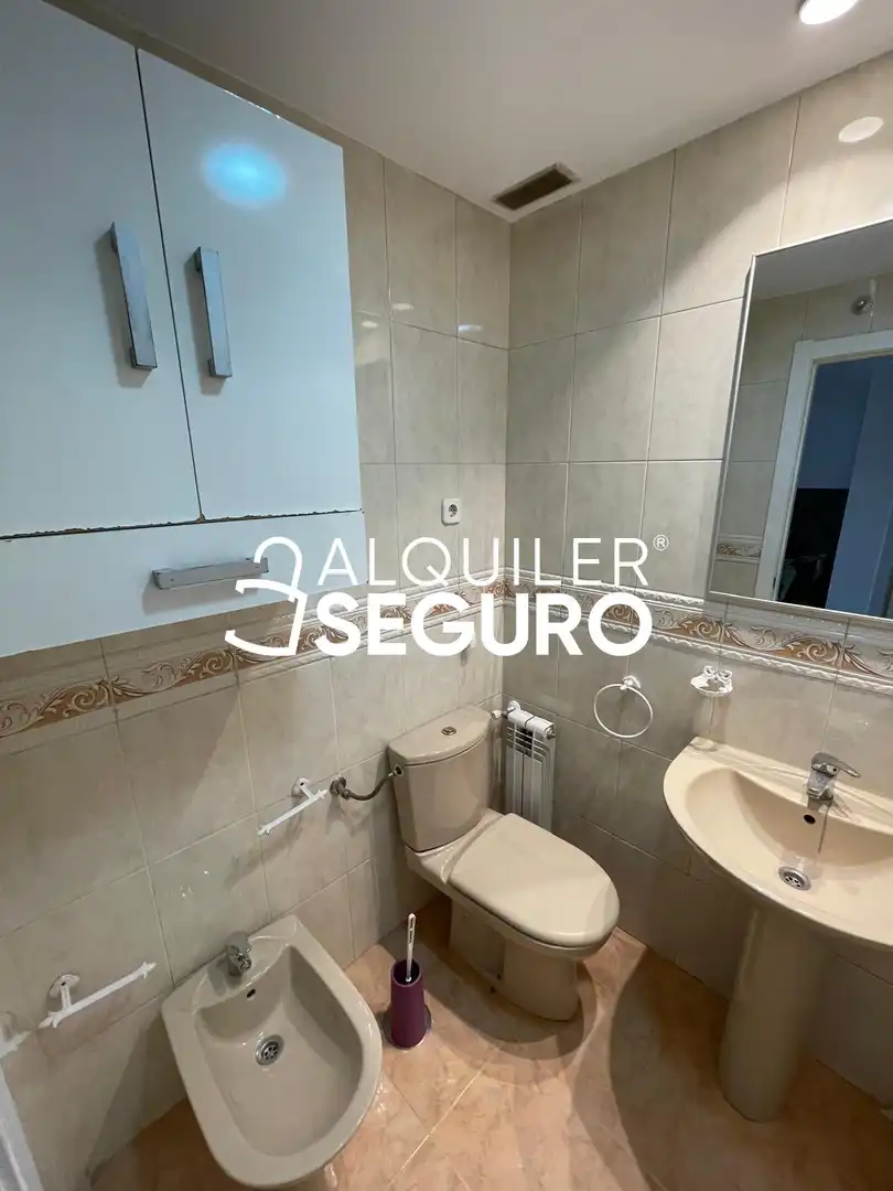 Bany de Pis de lloguer en Madrid amb Aire condicionat, Calefacció i Terrassa