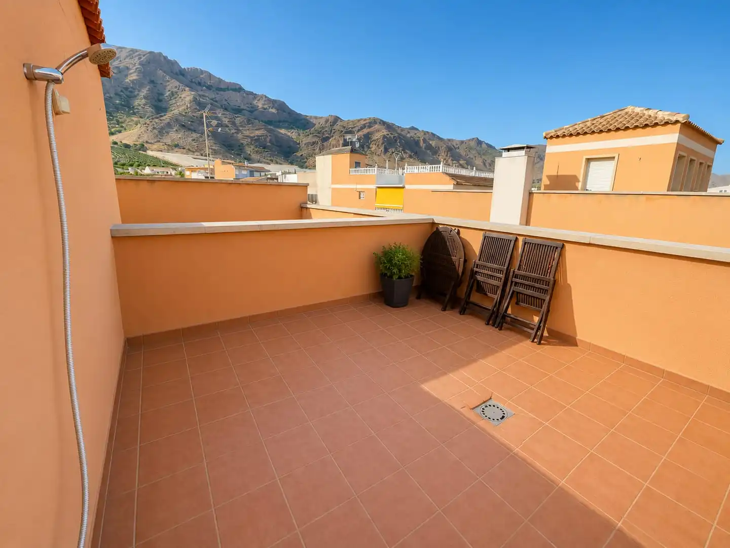 Terrassa de Casa adosada en venda en Helechosa de los Montes amb Calefacció, Jardí privat i Terrassa