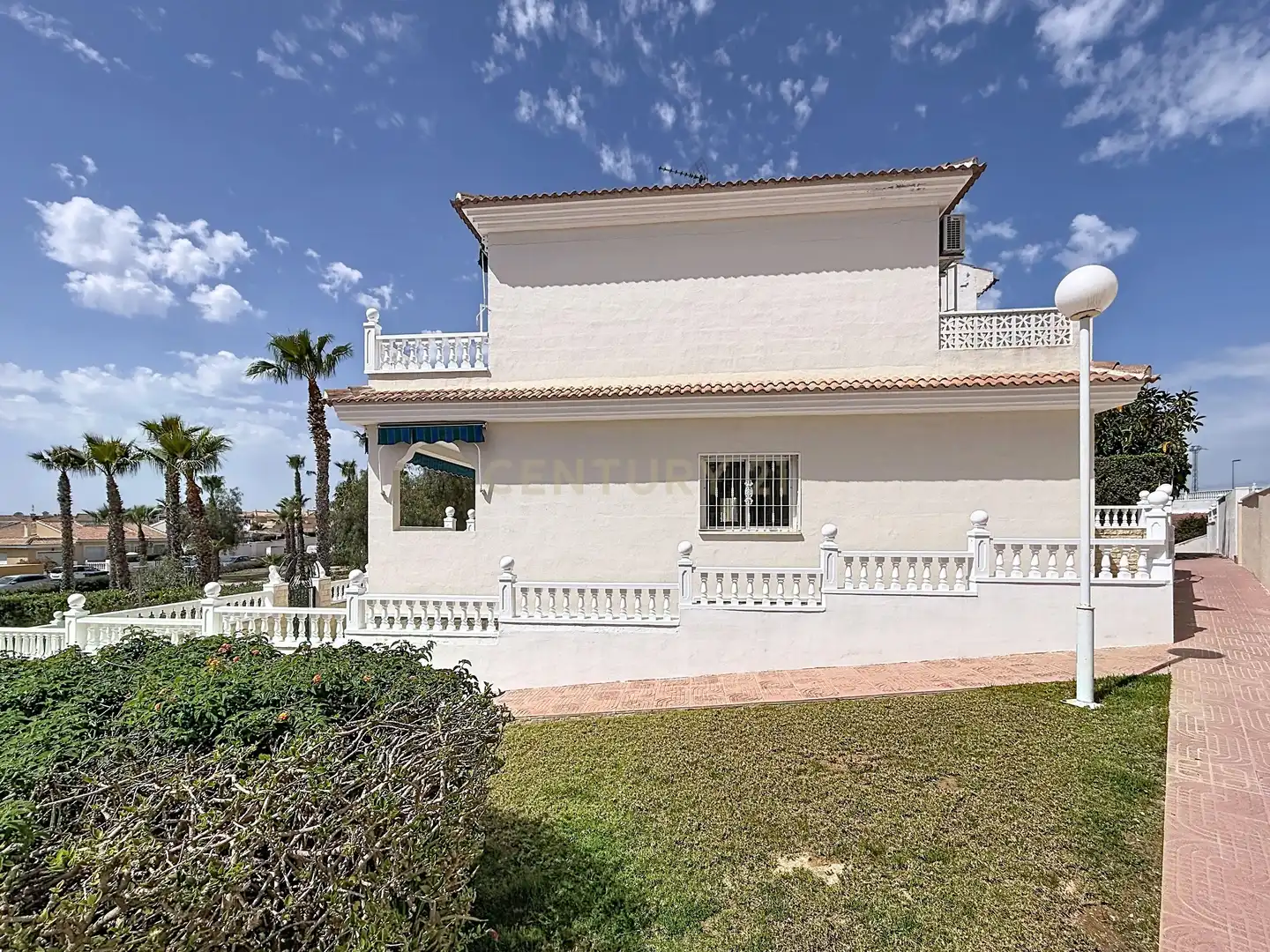 Vista exterior de Casa adosada en venda en Benijófar amb Aire condicionat i Piscina comunitària