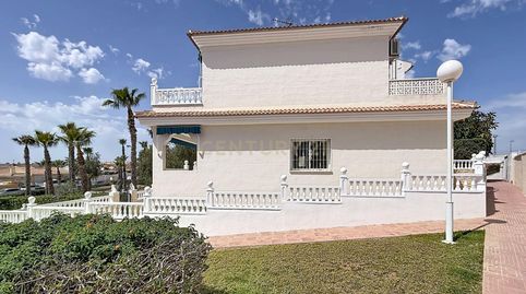 Foto 4 de Casa adosada en venda a Calle Golda Meir, 54, Urbanización Monteazul, Spai, -1, Benijófar, Alicante