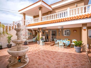 Casa con piscina in vendita a San Andrės