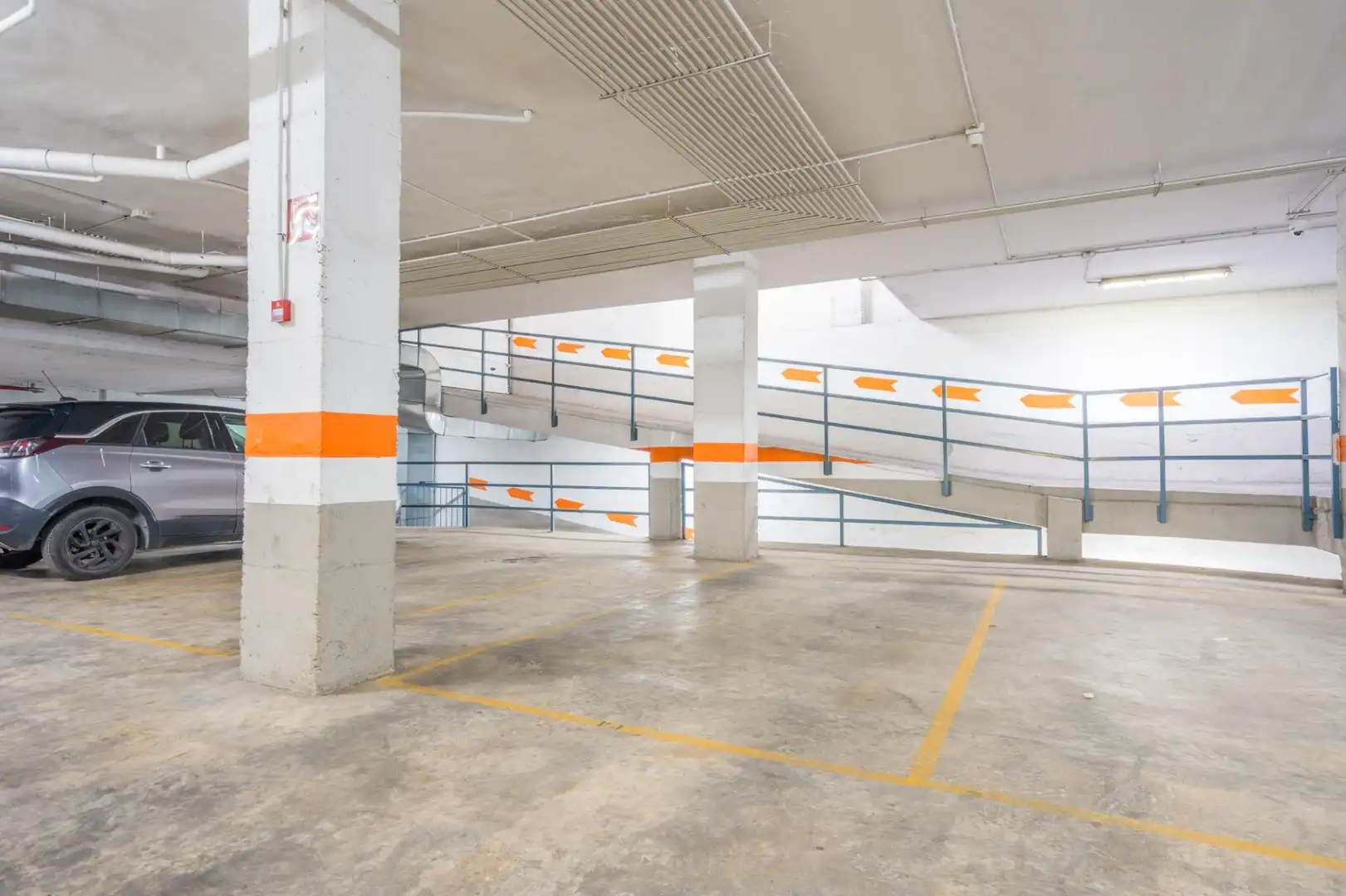 Parking of Flat for sale in La Pobla de Vallbona  with Air Conditioner, Heating and Terrace