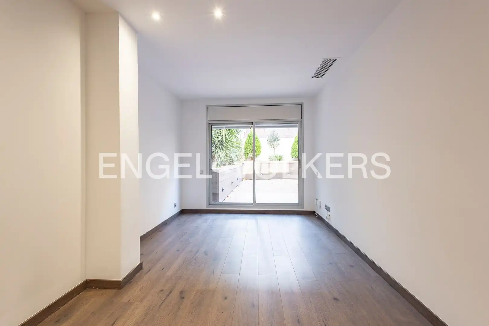 Living room of Apartments for sale in Sant Cugat del Vallès  with Air Conditioner, Heating and Private garden