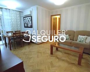 Dormitori de Pis de lloguer en Fuenlabrada amb Aire condicionat, Calefacció i Terrassa