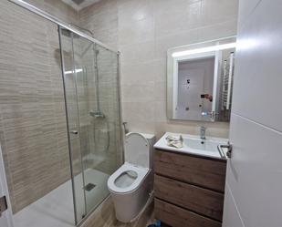 Bathroom of Apartment for sale in  Madrid Capital