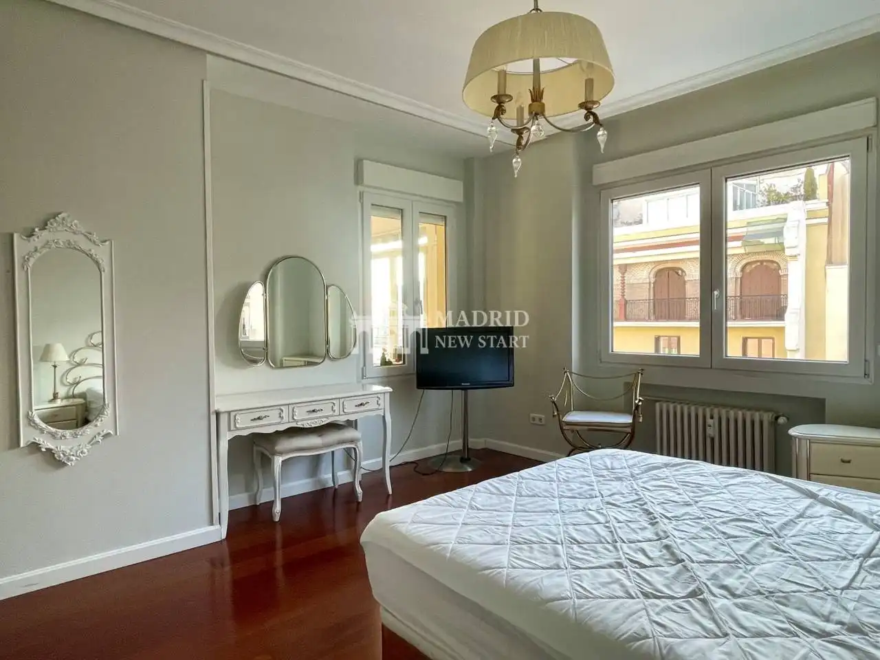 Schlafzimmer von Wohnung zur Miete in Madrid mit Klimaanlage, Heizung und Parkett