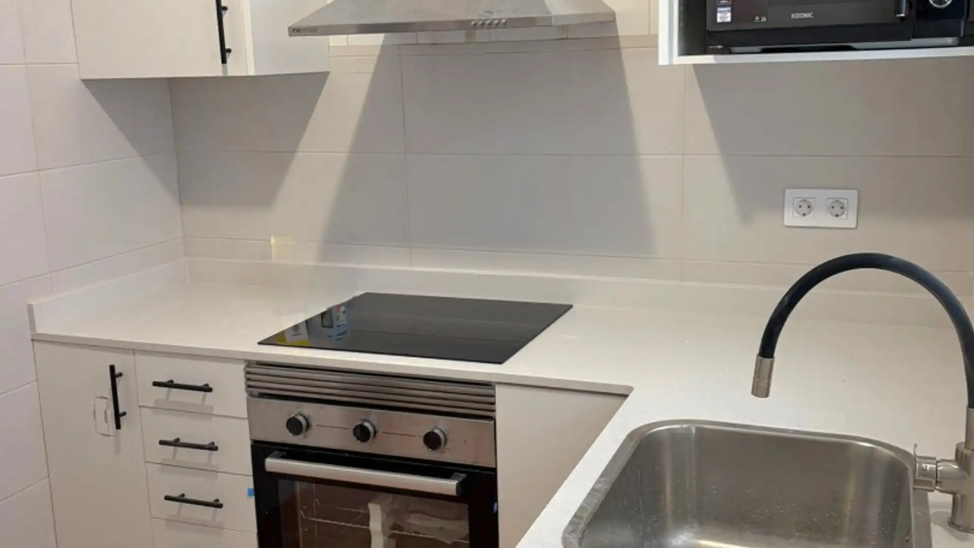 Cocina de Piso de alquiler en El Puig de Santa Maria con Horno, Lavadora y Microondas