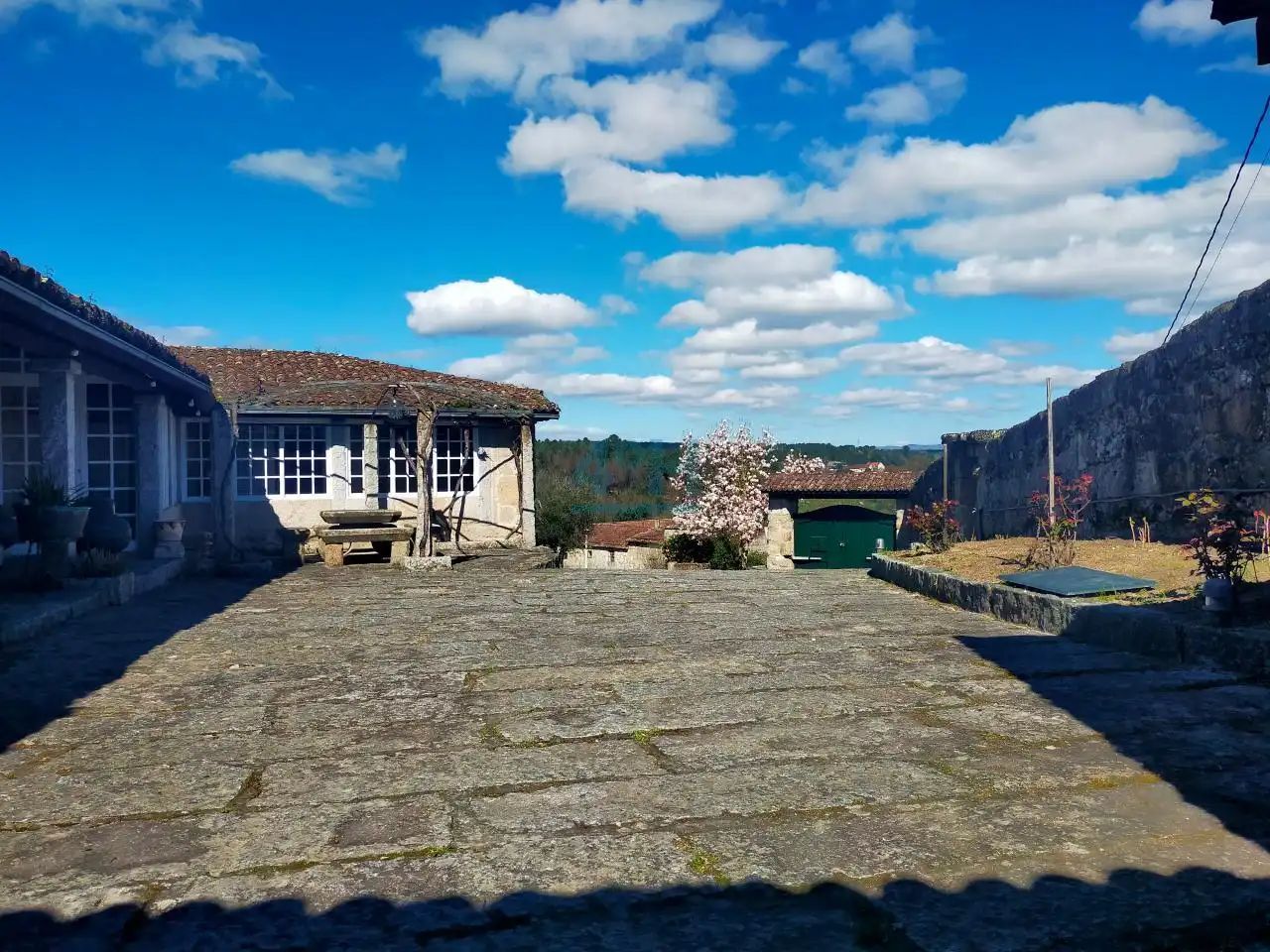 Außenansicht von Country house zum Verkauf in San Cibrao das Viñas mit Heizung, Privatgarten und Terrasse