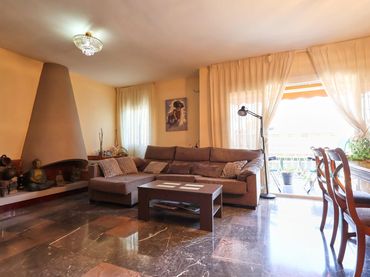 Flat with balcony for sale in Centre Vila