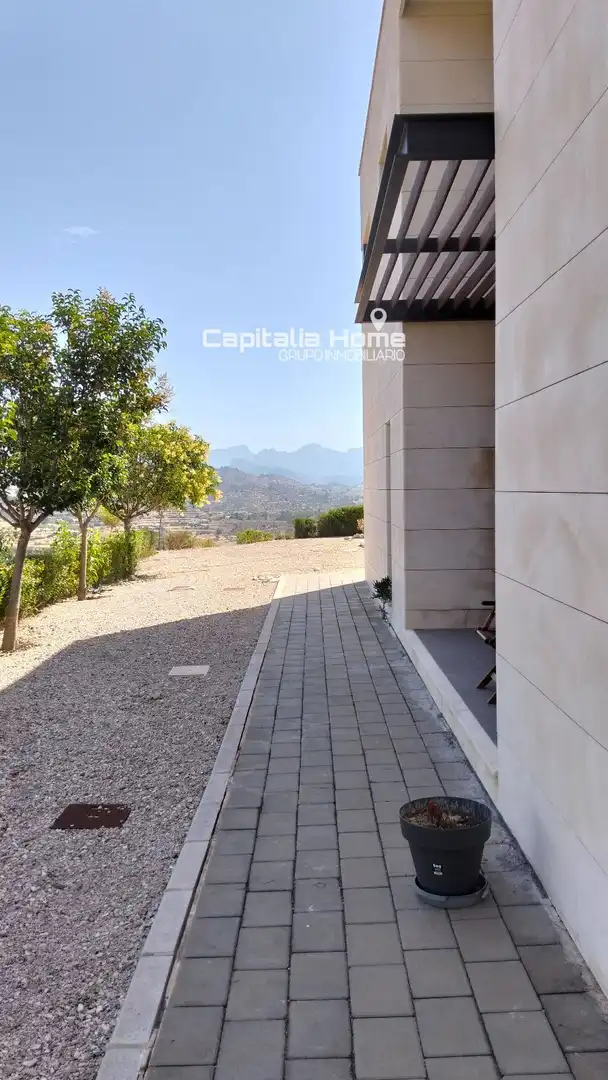 Vista exterior de Casa o xalet en venda en Relleu amb Aire condicionat, Calefacció i Piscina