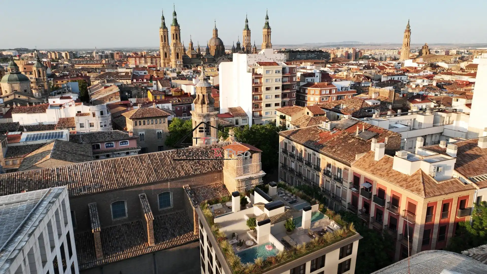 Vista exterior de Ático en venta en Zaragoza con Aire acondicionado, Calefacción y Terraza
