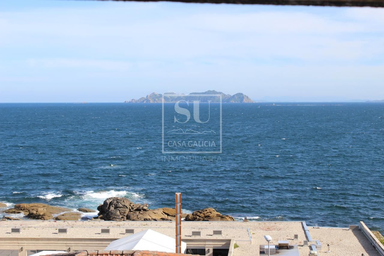 Vista exterior de Casa adosada en venda en Baiona amb Calefacció, Jardí privat i Parquet