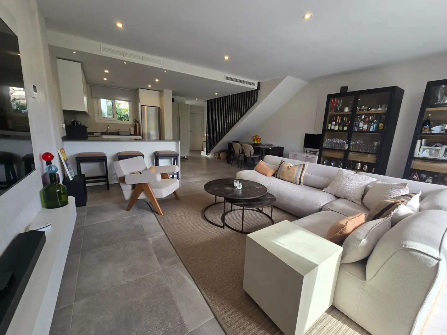 Sala d'estar de Casa adosada en venda en Mijas amb Aire condicionat, Jardí privat i Terrassa
