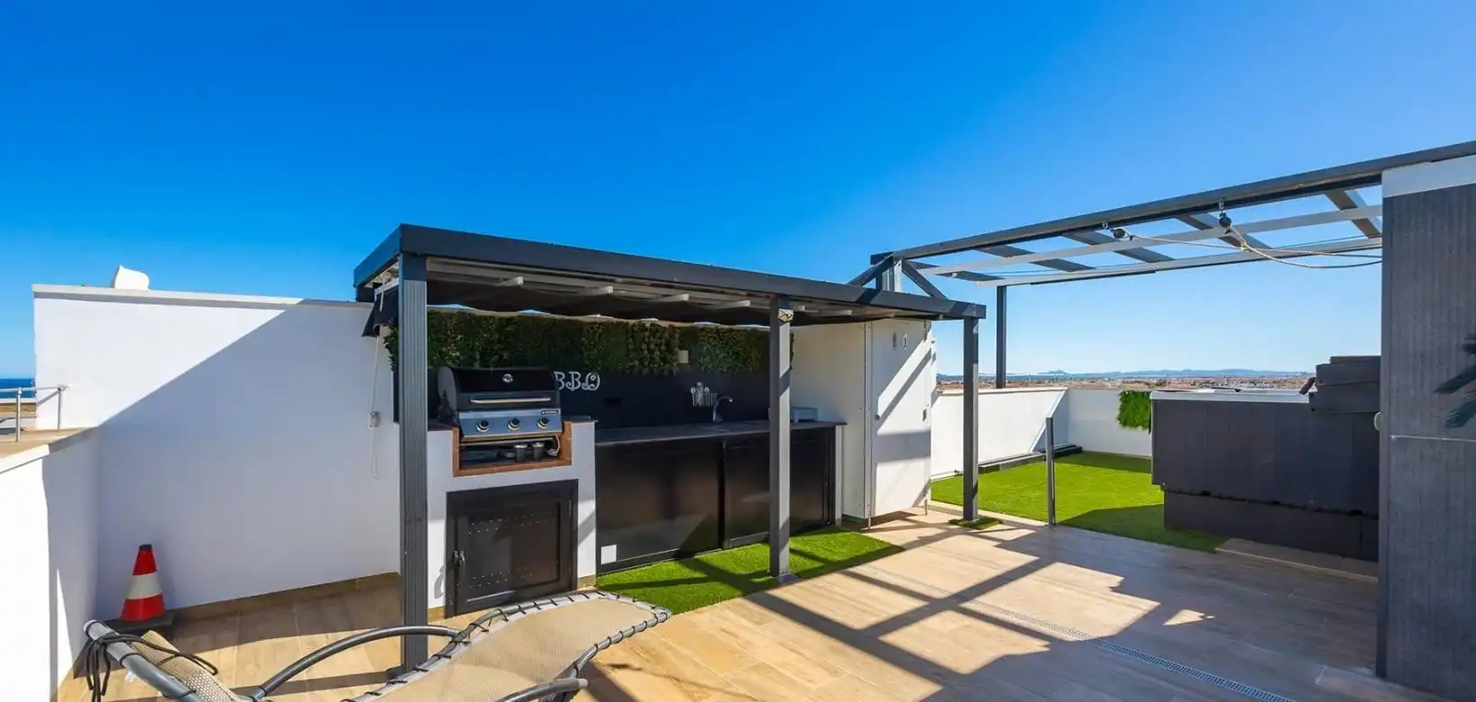 Terrassa de Àtic en venda en Torrevieja amb Aire condicionat, Calefacció i Jardí privat