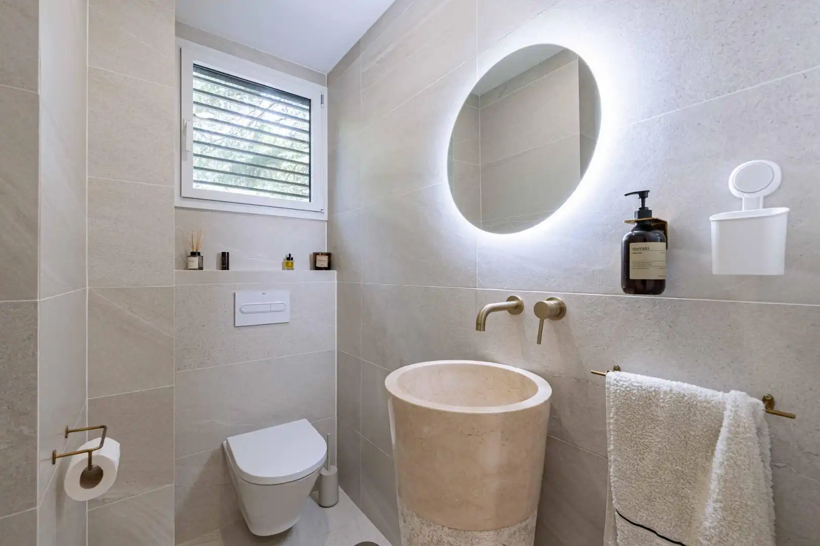 Badezimmer von Einfamilien-Reihenhaus zur Miete in Boadilla del Monte mit Klimaanlage, Heizung und Privatgarten