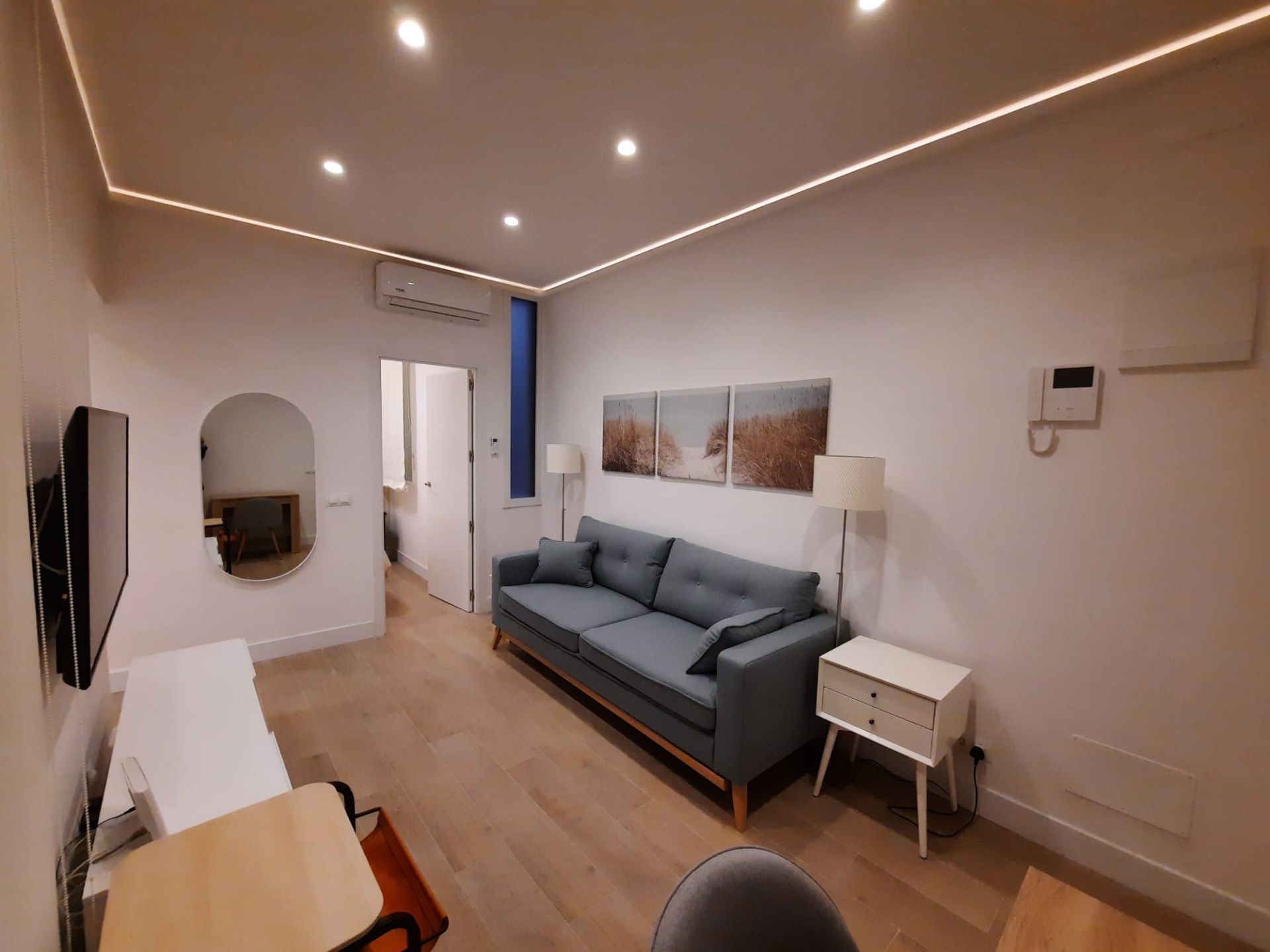 Sala d'estar de Pis de lloguer en  Madrid Capital amb Aire condicionat i Moblat