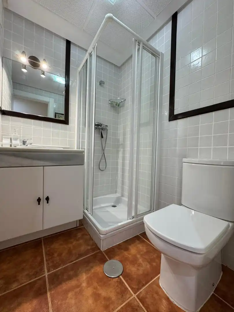 Baño de Apartamento en venta en Rota con Terraza y Piscina comunitaria