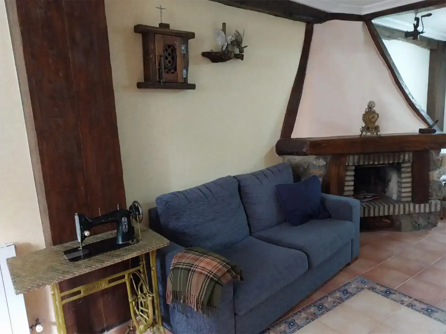 Sala de estar de Piso en venta en Castro-Urdiales con Parquet y Amueblado