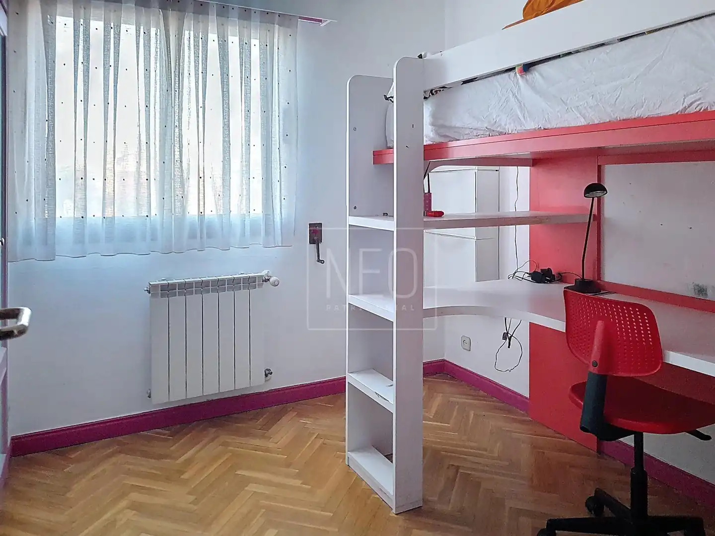 Habitación de Dúplex en venta en Madrid con Aire acondicionado, Calefacción y Jardín privado