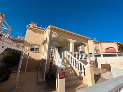 Vista exterior de Casa o xalet en venda en Orihuela amb Aire condicionat i Terrassa