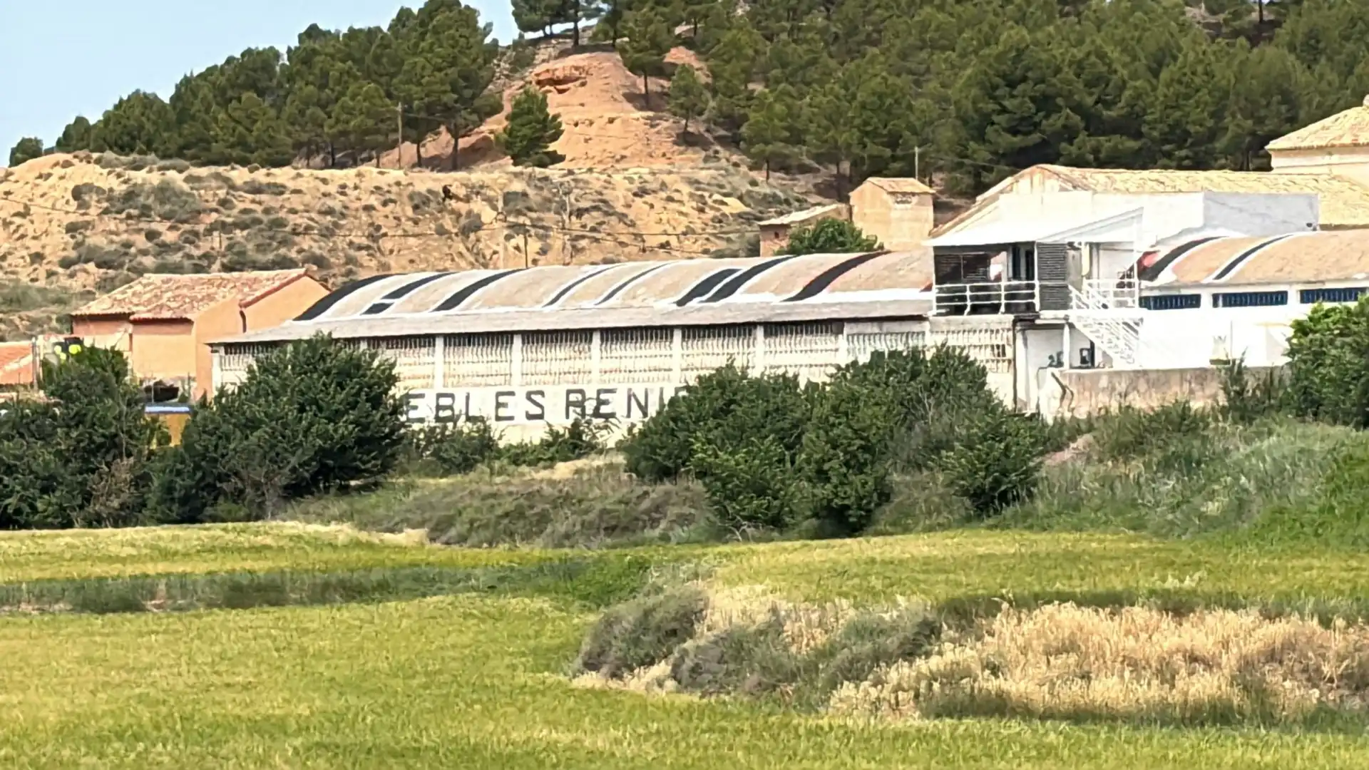 Außenansicht von Fabrikhallen zum Verkauf in Ariza mit Heizung